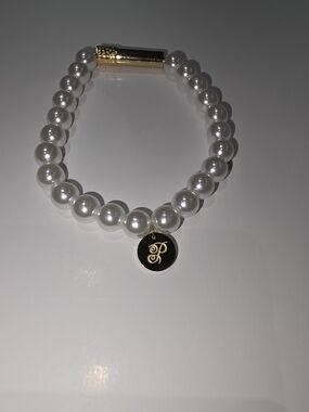 Faux Pearl Beaded Bracelet with Gold Charm - White